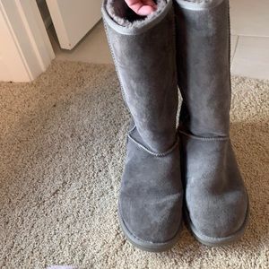 Grey Ugg boots size 8